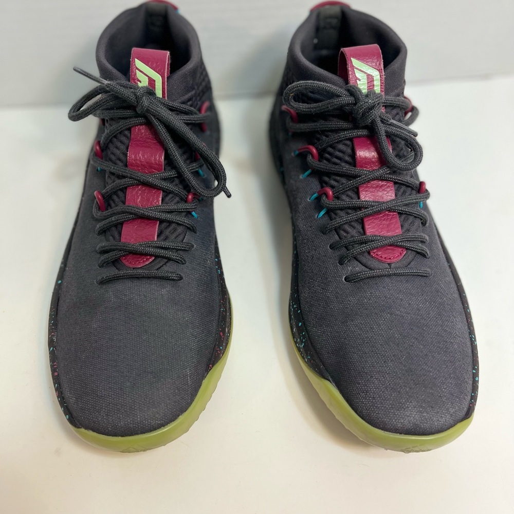 Adidas Damn 4 ‘Glow in the Dark’ Size 12.5